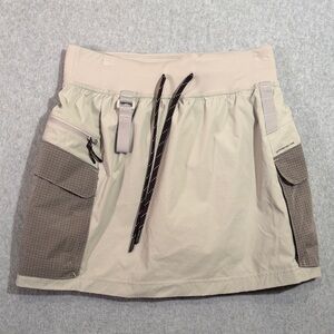 Lululemon Athletica Grey Cargo Hiking Skirt in Size 8